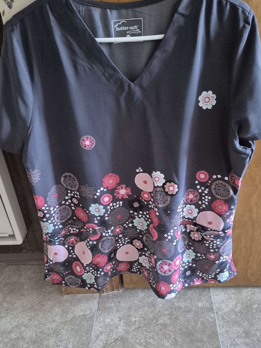 SCRUB TOP LIKE NEW Butter Soft Charcoal VNeck Scrub Top with Pink & Blue Flowers